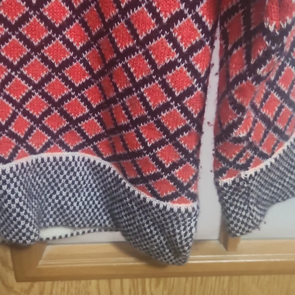J. Crew Italian Cashmere Red And Navy Pattern Sweater Size Small